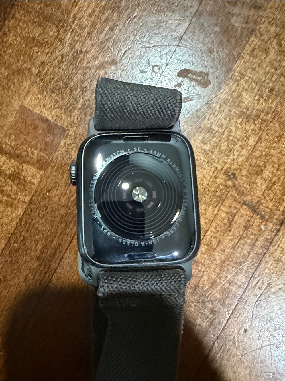 Apple Smartwatch SE (Gen 1)in Black with Black Nylon Strap - Picture 2 of 3